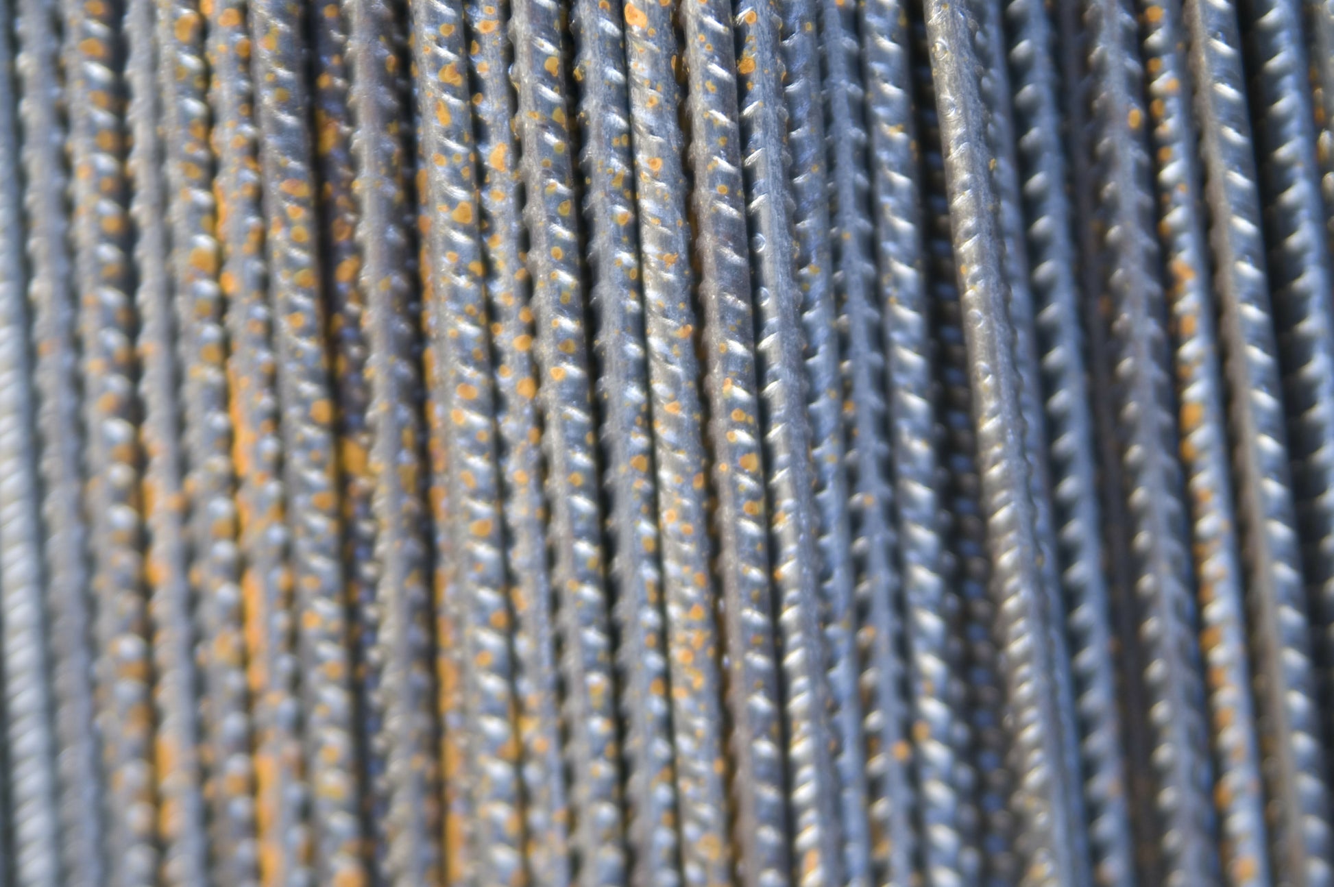 Steel rods-Easton-vecteezy_a-pile-of-steel-bars-with-rust-on-them_27093074